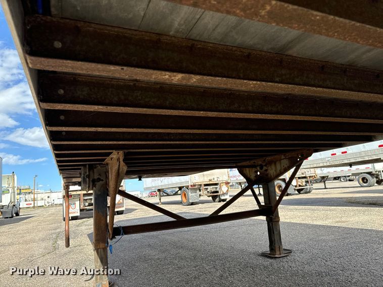 image for item NI9686 2002 Trailmobile  dry van trailer