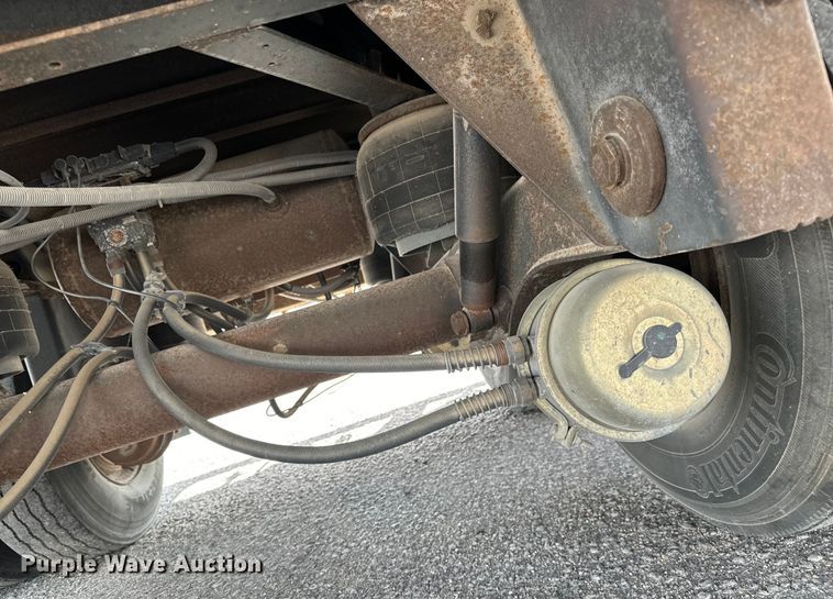 image for item NI9686 2002 Trailmobile  dry van trailer