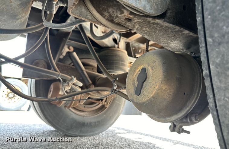 image for item NI9686 2002 Trailmobile  dry van trailer