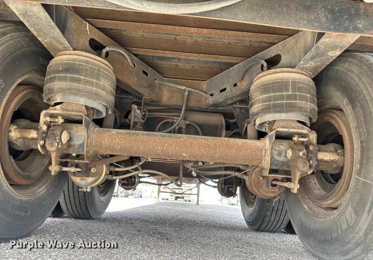 image for item NI9686 2002 Trailmobile  dry van trailer