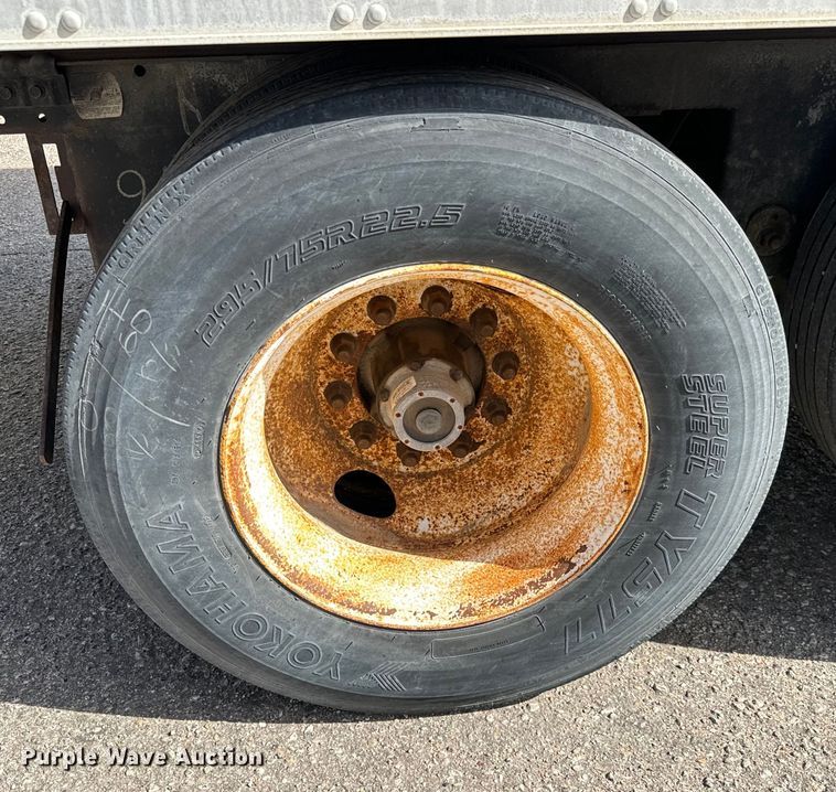 image for item NI9686 2002 Trailmobile  dry van trailer