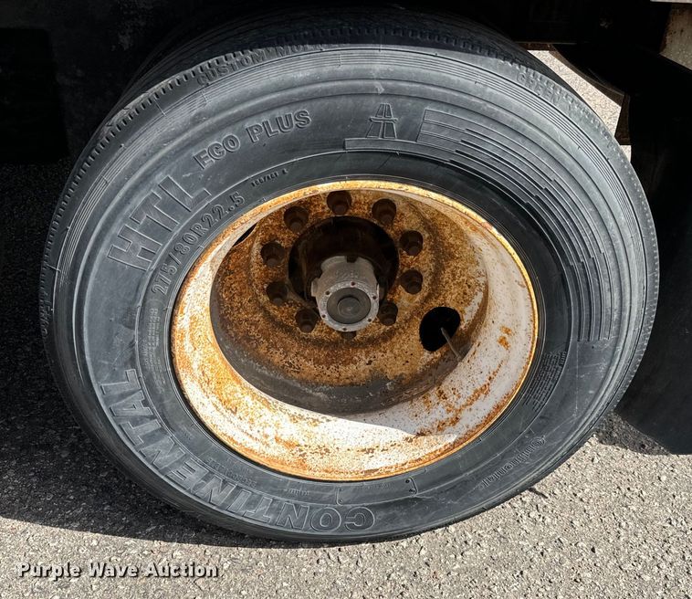 image for item NI9686 2002 Trailmobile  dry van trailer