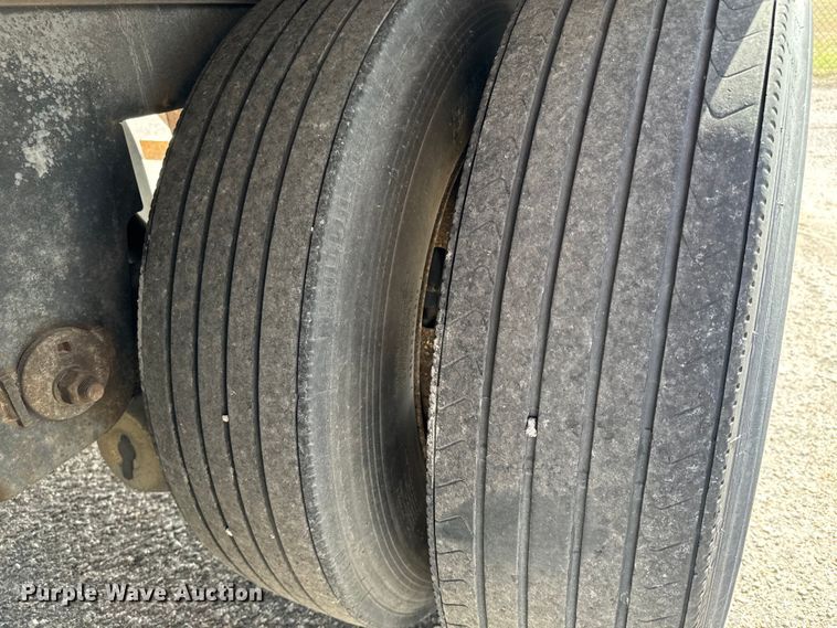 image for item NI9686 2002 Trailmobile  dry van trailer