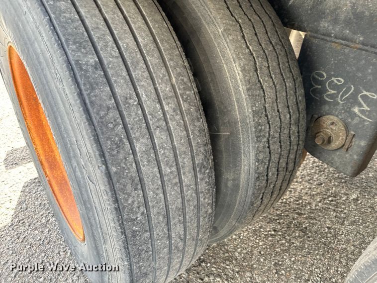 image for item NI9686 2002 Trailmobile  dry van trailer