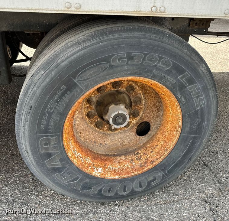 image for item NI9686 2002 Trailmobile  dry van trailer