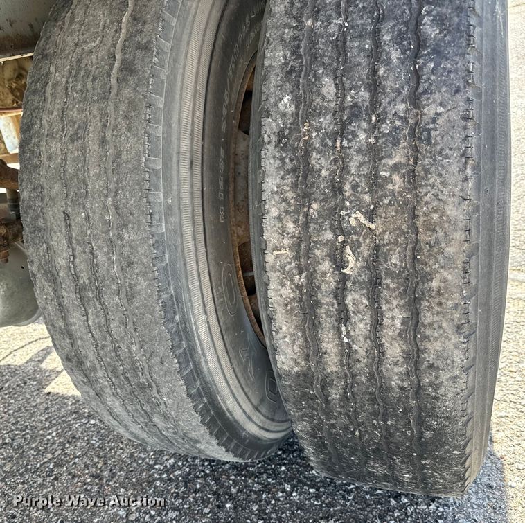 image for item NI9687 1996 Fruehauf  FBB-9-1.5-NF1 28W dry van trailer