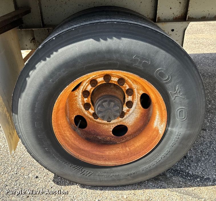 image for item NI9687 1996 Fruehauf  FBB-9-1.5-NF1 28W dry van trailer