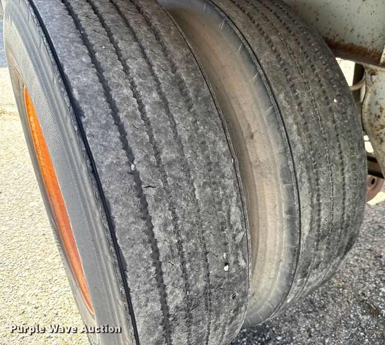 image for item NI9687 1996 Fruehauf  FBB-9-1.5-NF1 28W dry van trailer