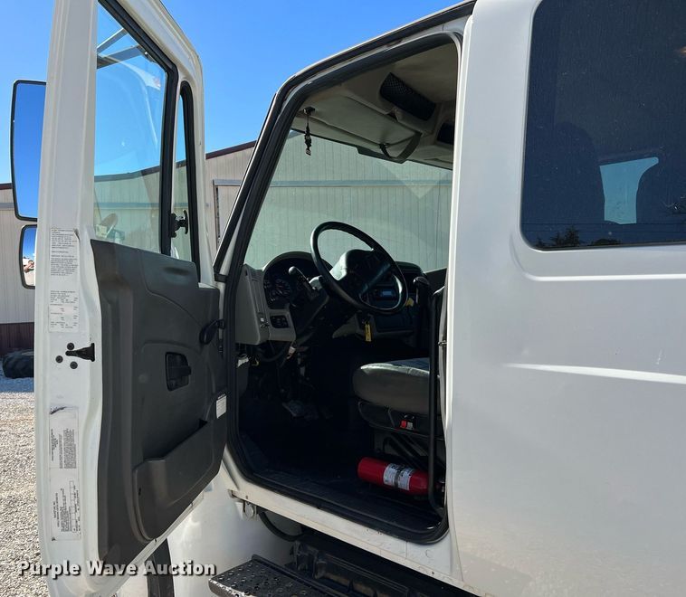 image for item NM9021 2015 International DuraStar 4300 box truck