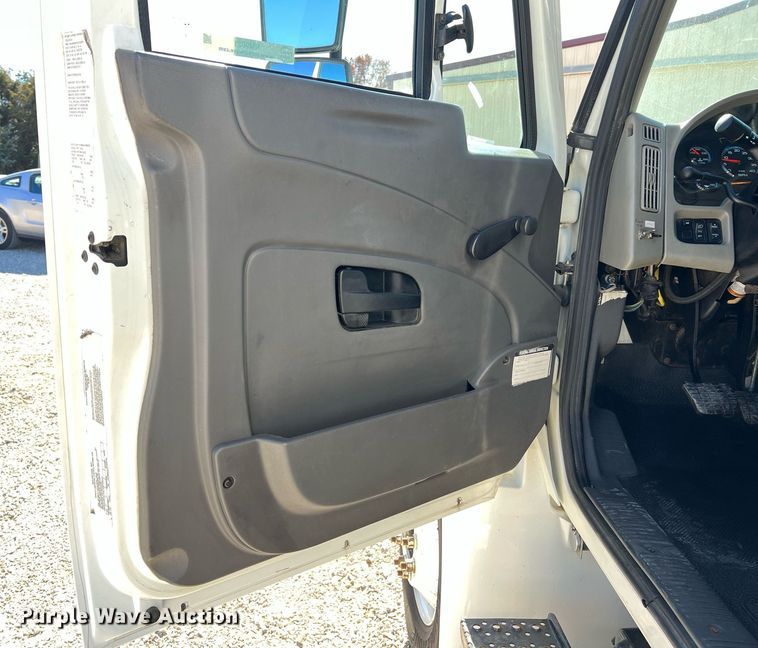 image for item NM9021 2015 International DuraStar 4300 box truck