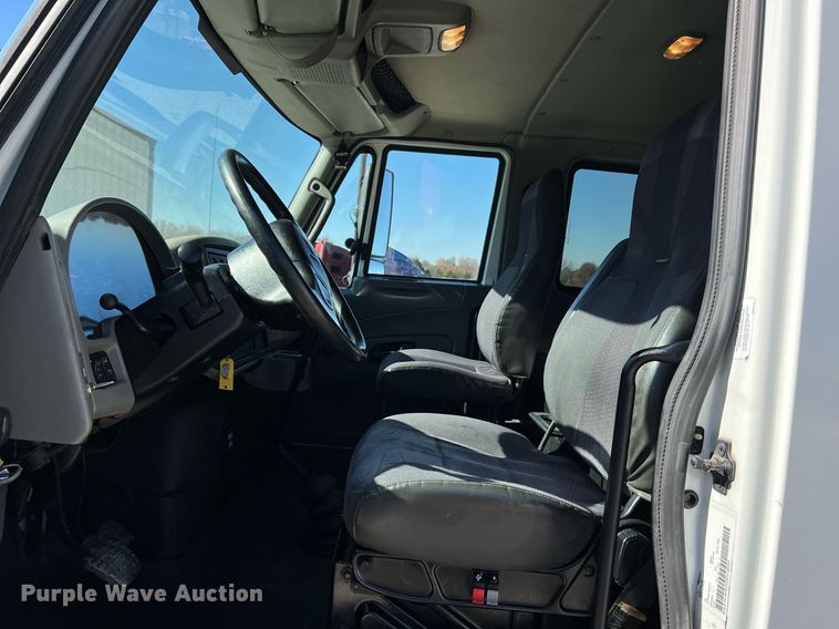 image for item NM9021 2015 International DuraStar 4300 box truck