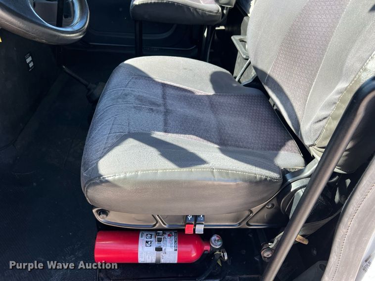 image for item NM9021 2015 International DuraStar 4300 box truck