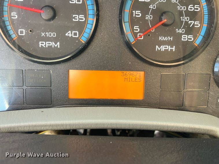 image for item NM9021 2015 International DuraStar 4300 box truck