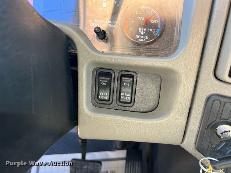 image for item NM9021 2015 International DuraStar 4300 box truck