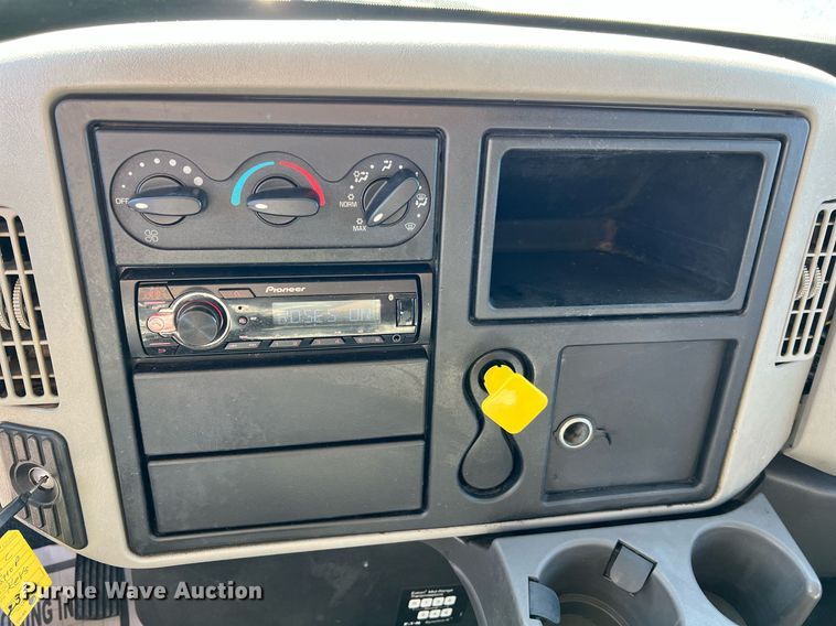 image for item NM9021 2015 International DuraStar 4300 box truck