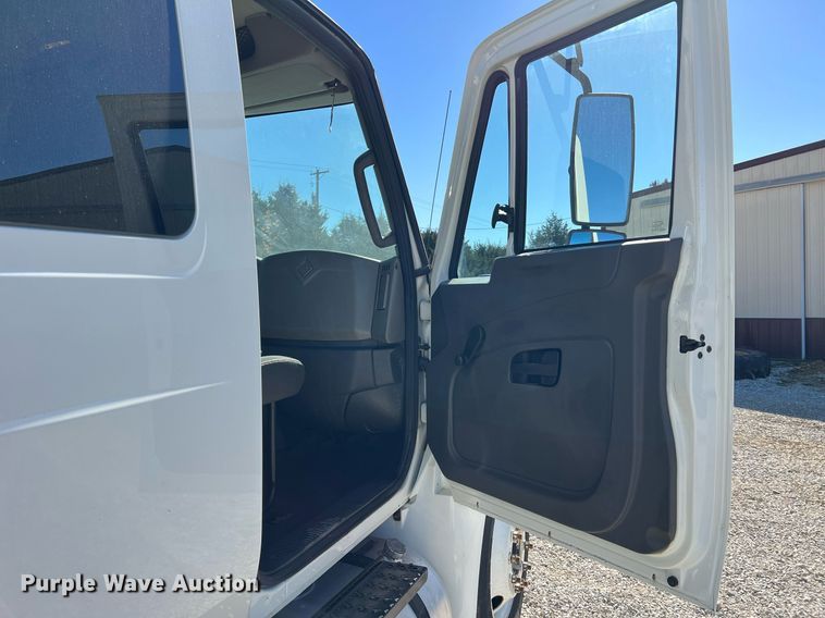 image for item NM9021 2015 International DuraStar 4300 box truck