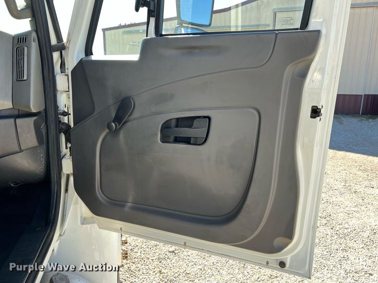 image for item NM9021 2015 International DuraStar 4300 box truck