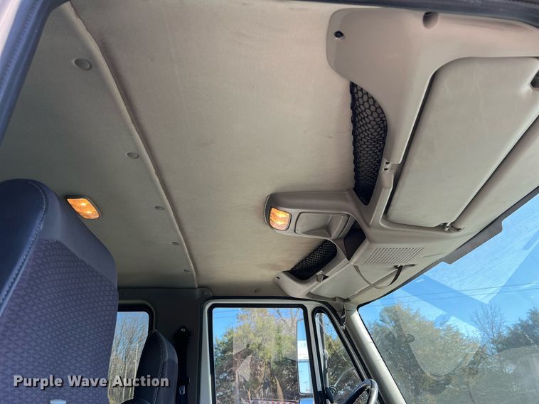 image for item NM9021 2015 International DuraStar 4300 box truck