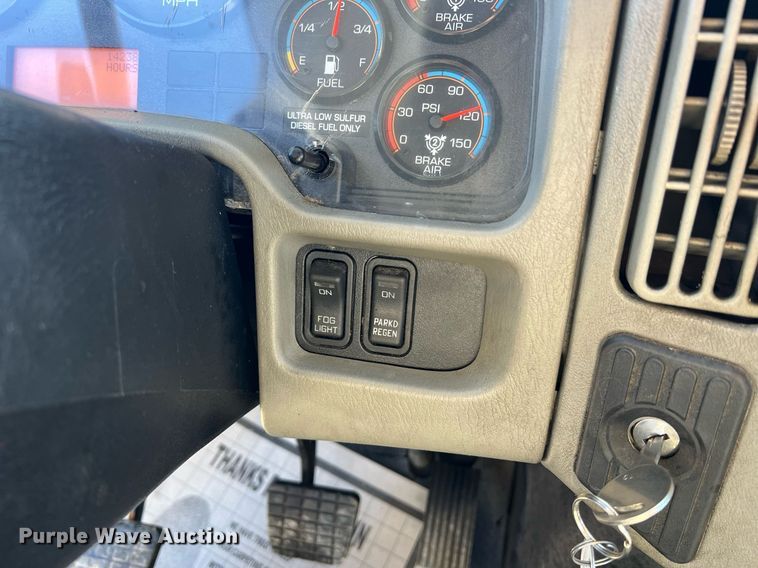 image for item NM9022 2015 International Durastar 4300 box truck