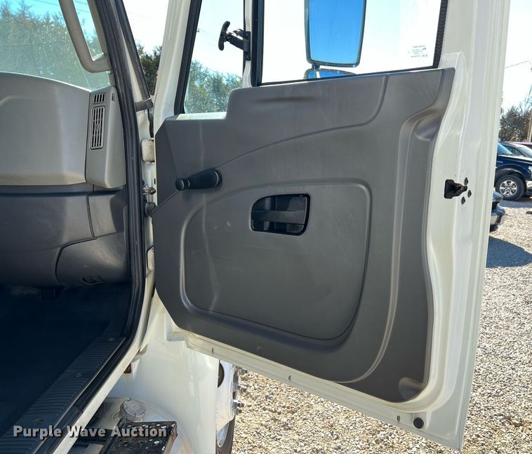 image for item NM9023 2015 International DuraStar 4300 box truck