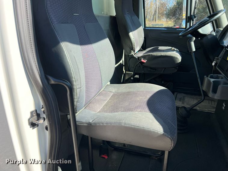 image for item NM9023 2015 International DuraStar 4300 box truck