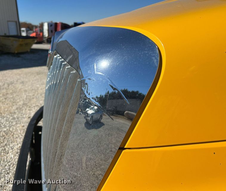 image for item NM9024 2013 International DuraStar 4300  box truck