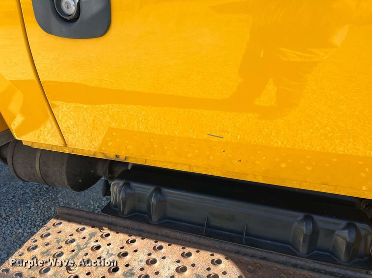 image for item NM9024 2013 International DuraStar 4300  box truck