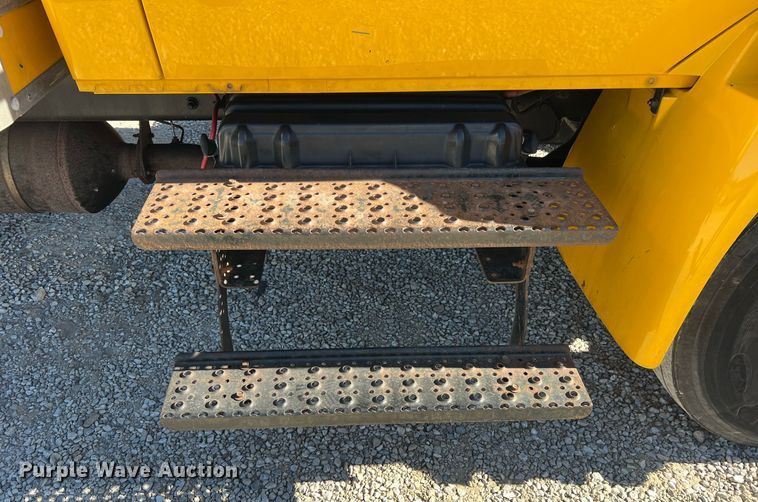 image for item NM9024 2013 International DuraStar 4300  box truck