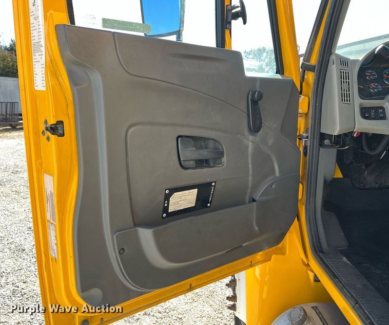 image for item NM9024 2013 International DuraStar 4300  box truck