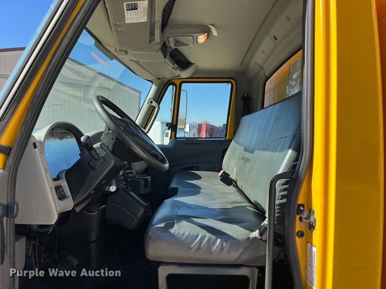 image for item NM9024 2013 International DuraStar 4300  box truck