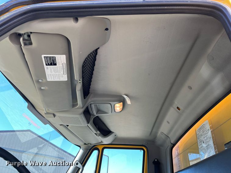 image for item NM9024 2013 International DuraStar 4300  box truck