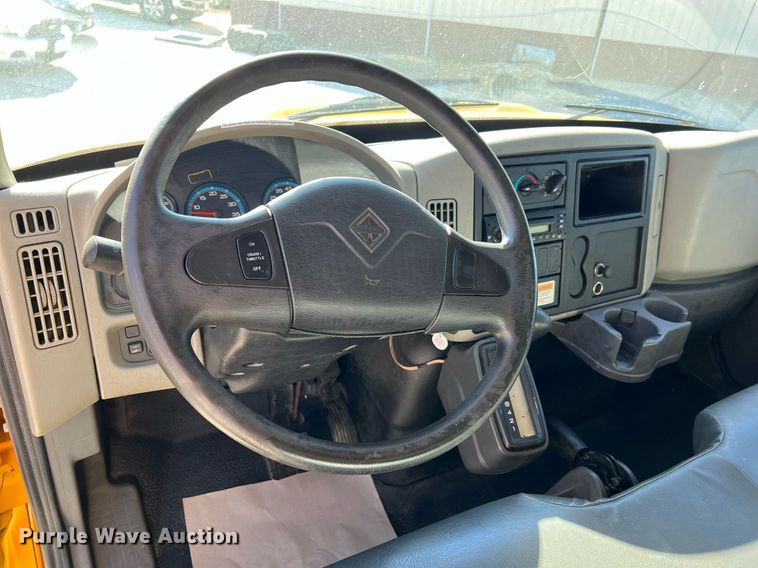 image for item NM9024 2013 International DuraStar 4300  box truck