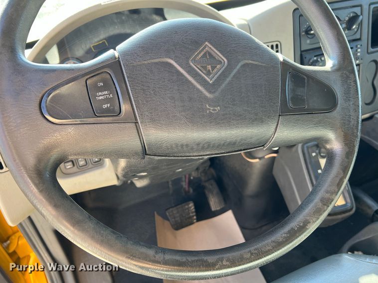 image for item NM9024 2013 International DuraStar 4300  box truck