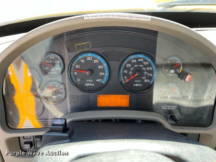 image for item NM9024 2013 International DuraStar 4300  box truck