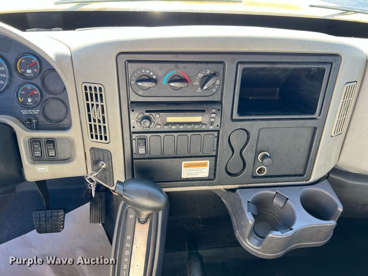 image for item NM9024 2013 International DuraStar 4300  box truck