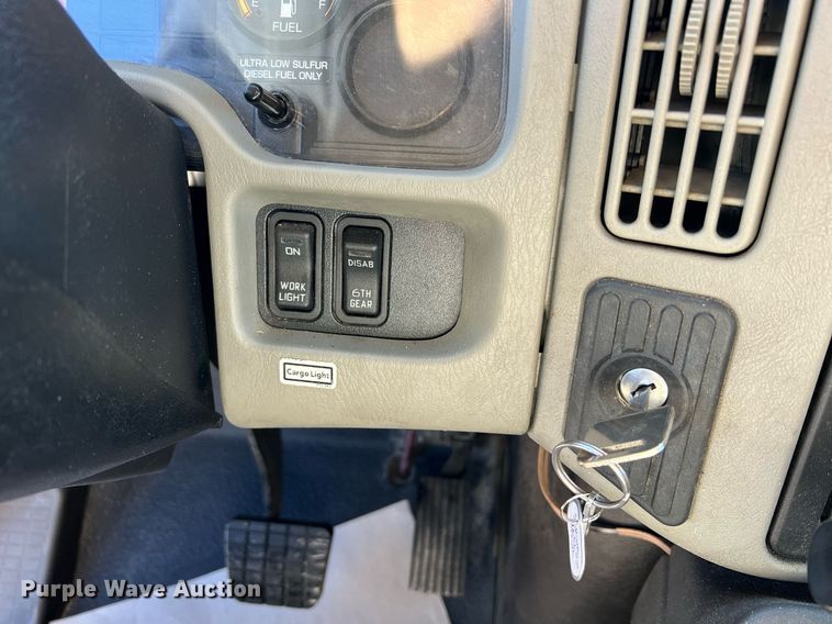 image for item NM9024 2013 International DuraStar 4300  box truck