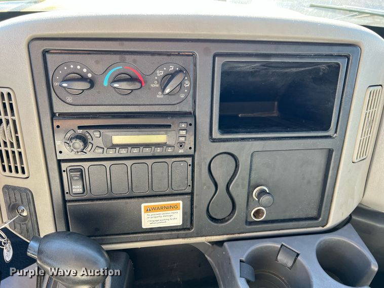 image for item NM9024 2013 International DuraStar 4300  box truck