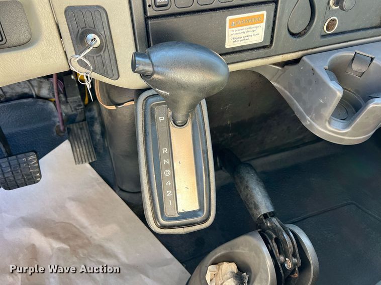 image for item NM9024 2013 International DuraStar 4300  box truck