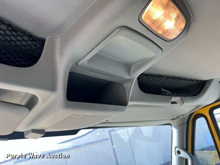 image for item NM9024 2013 International DuraStar 4300  box truck