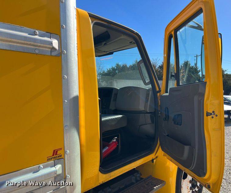 image for item NM9024 2013 International DuraStar 4300  box truck