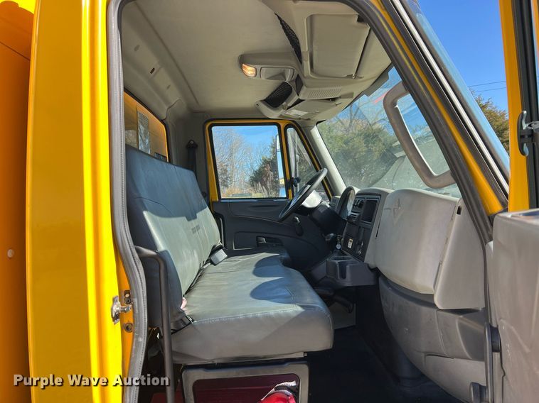 image for item NM9024 2013 International DuraStar 4300  box truck