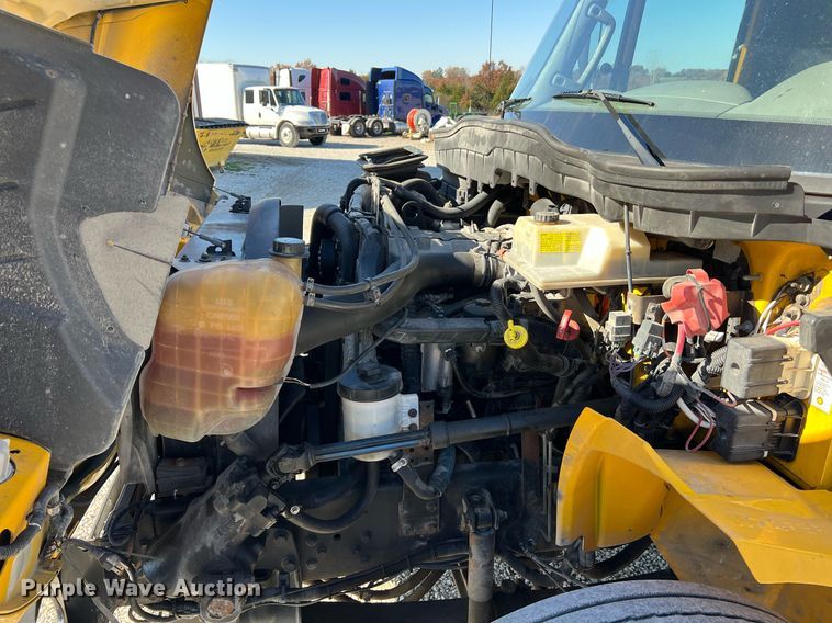 image for item NM9024 2013 International DuraStar 4300  box truck