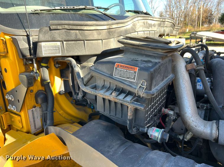 image for item NM9024 2013 International DuraStar 4300  box truck