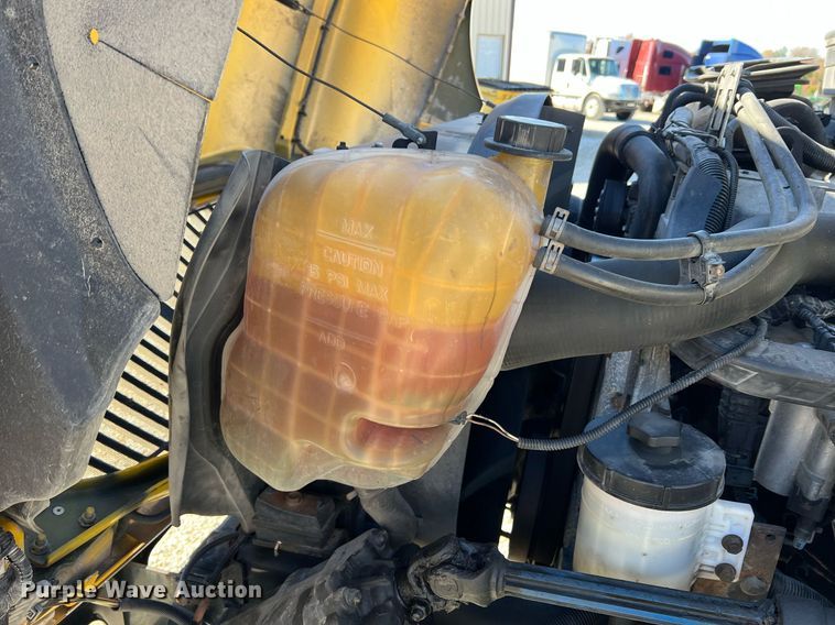 image for item NM9024 2013 International DuraStar 4300  box truck