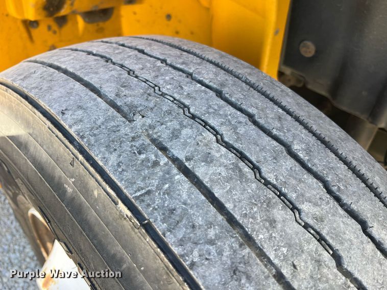 image for item NM9024 2013 International DuraStar 4300  box truck