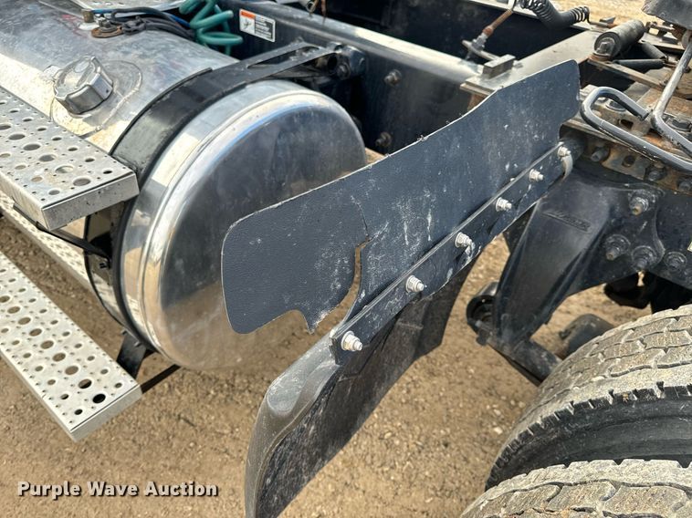 image for item NM9272 2014 Freightliner Cascadia semi truck