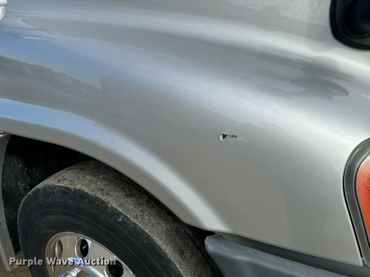 image for item NM9272 2014 Freightliner Cascadia semi truck