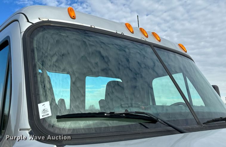 image for item NM9272 2014 Freightliner Cascadia semi truck