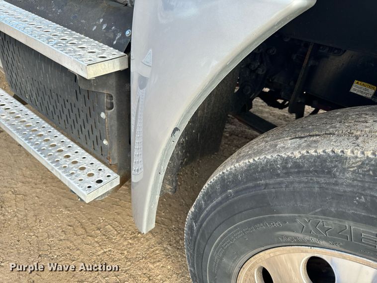 image for item NM9272 2014 Freightliner Cascadia semi truck