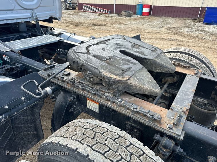 image for item NM9272 2014 Freightliner Cascadia semi truck